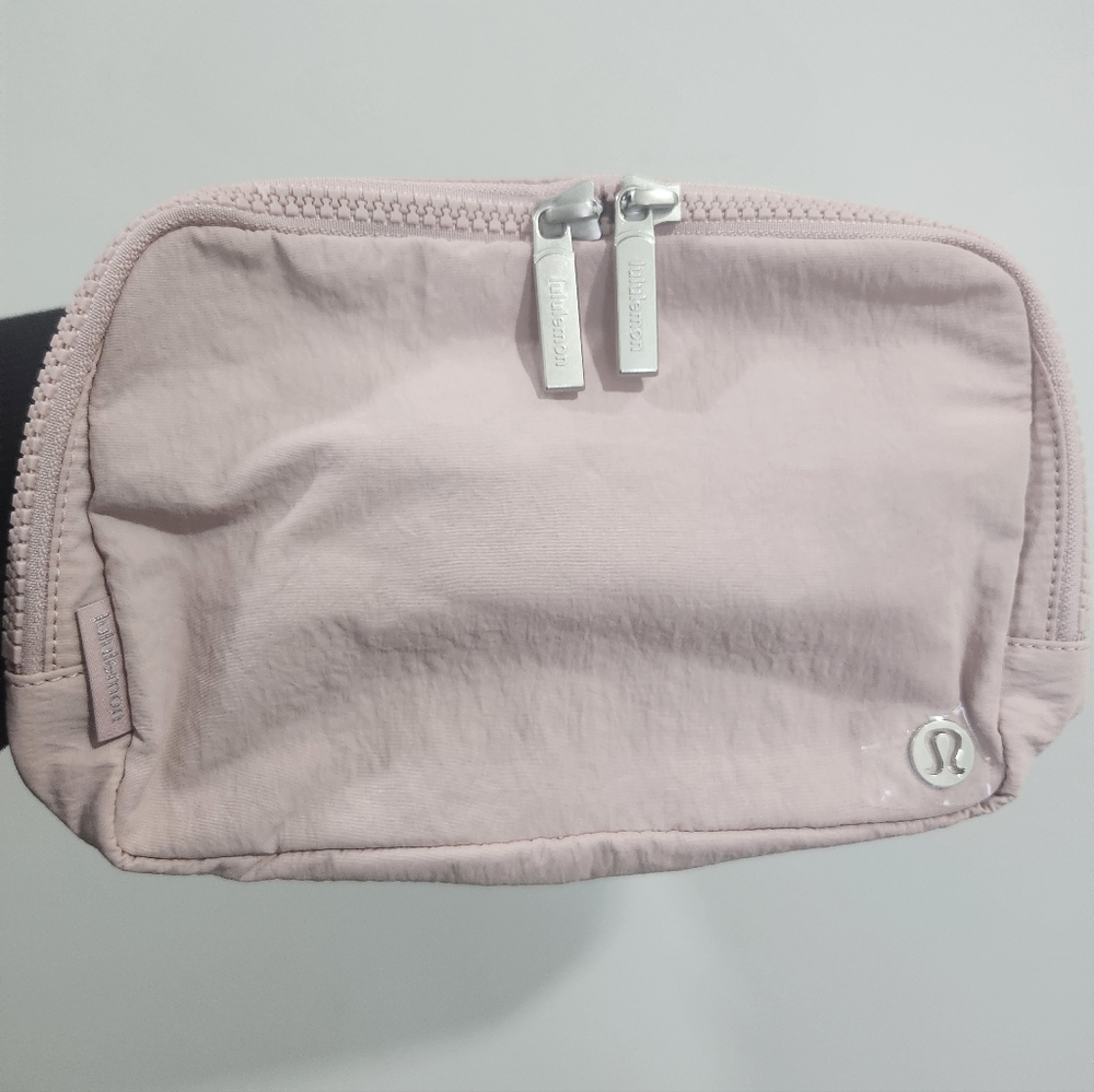NWT EVERYWHERE BELT BAG